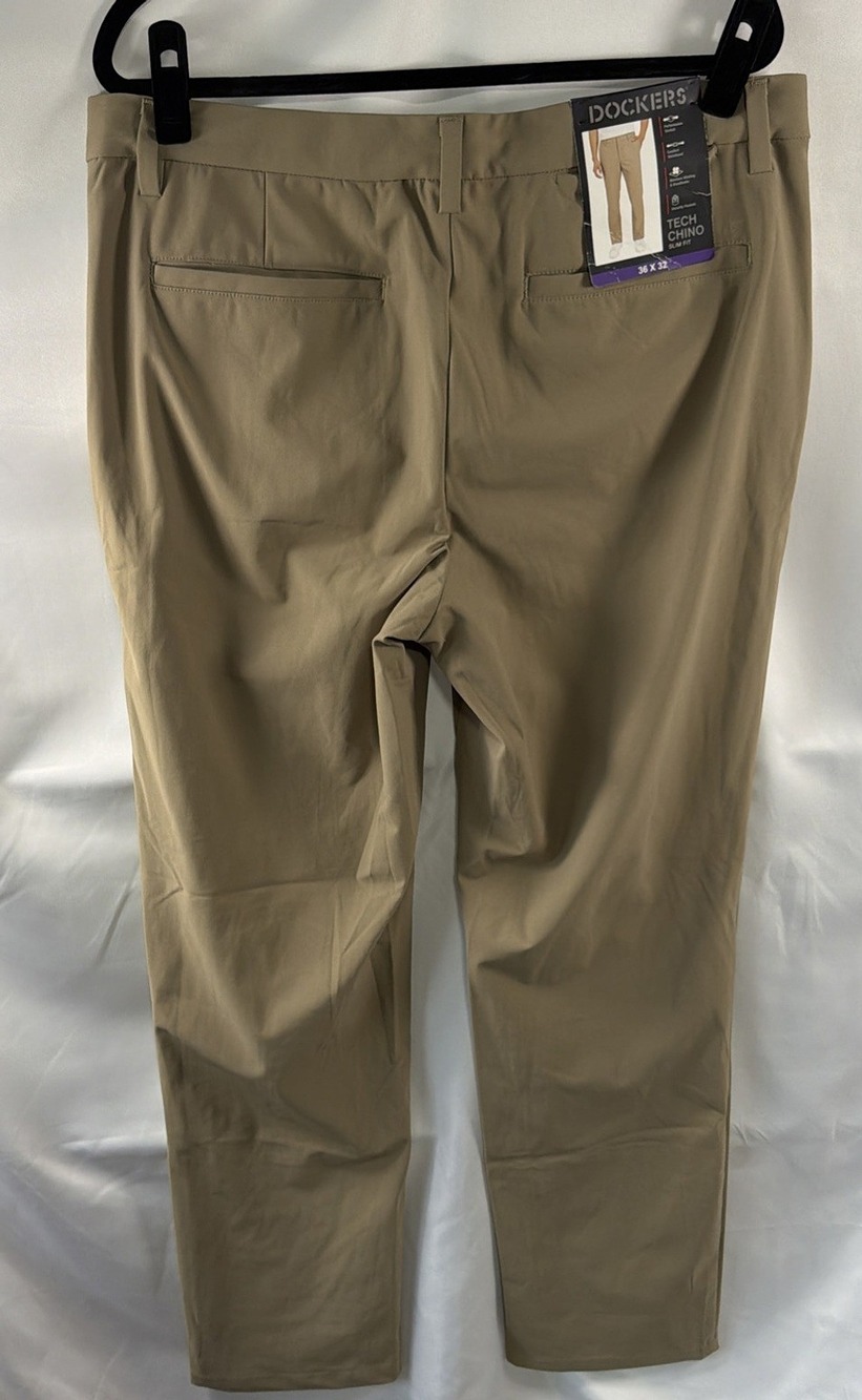 Dockers Men's Tech Chino Pants Size 36 x 32 Khaki Golf Work Pants Tan Soft